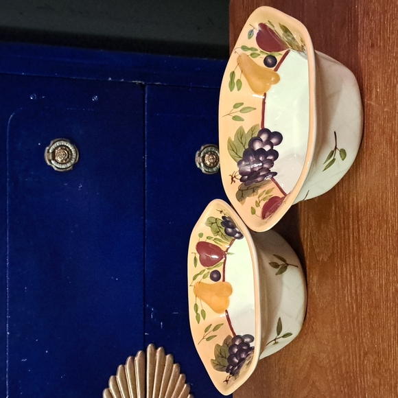 2 Celebrating HOME stoneware collection fruit bowls - Picture 2 of 11